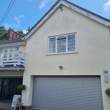 Lovely 2-Bedroom New Forest Apartment On A Farm نيو ميلتون المظهر الخارجي الصورة