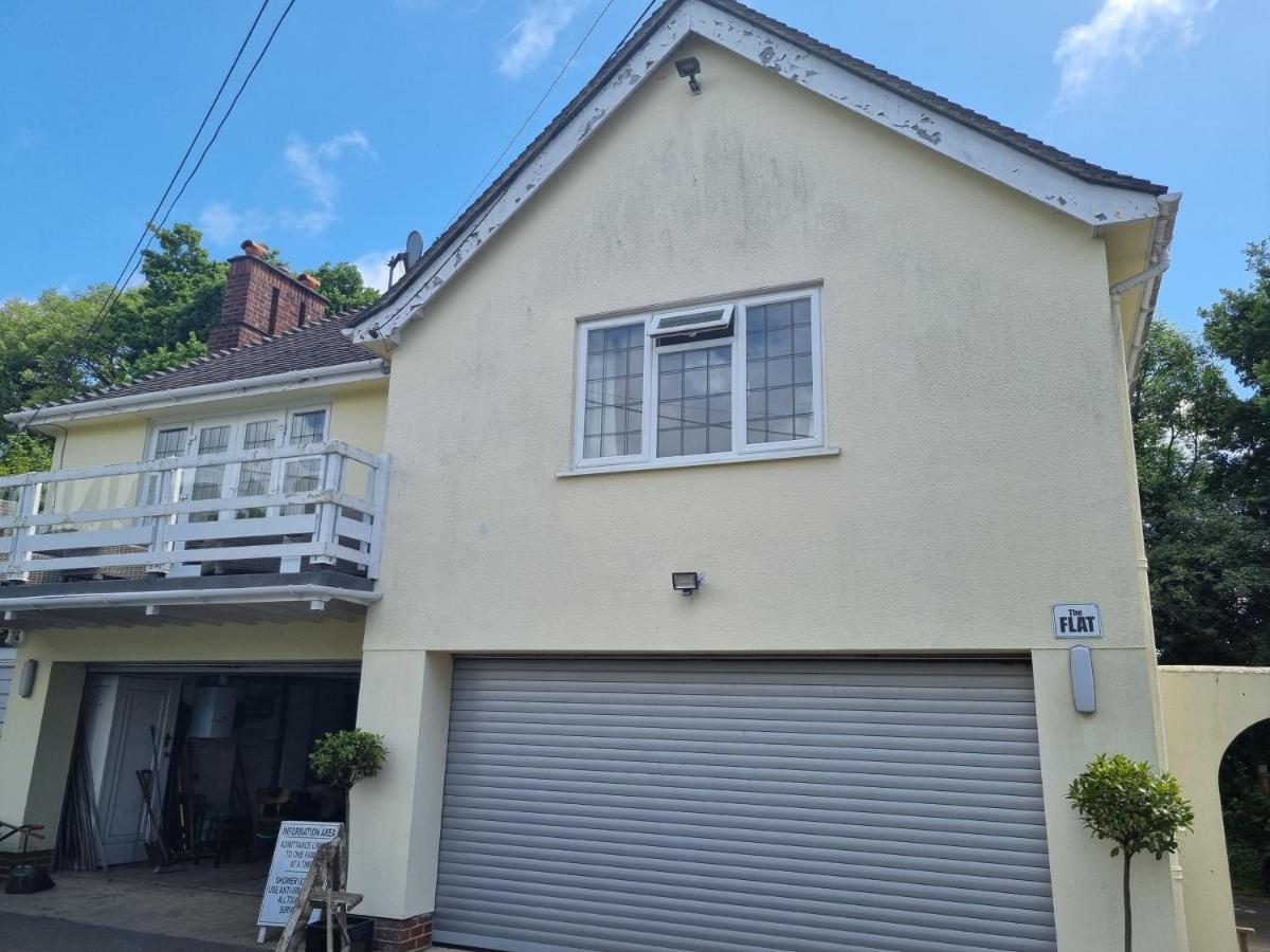 Lovely 2-Bedroom New Forest Apartment On A Farm نيو ميلتون المظهر الخارجي الصورة